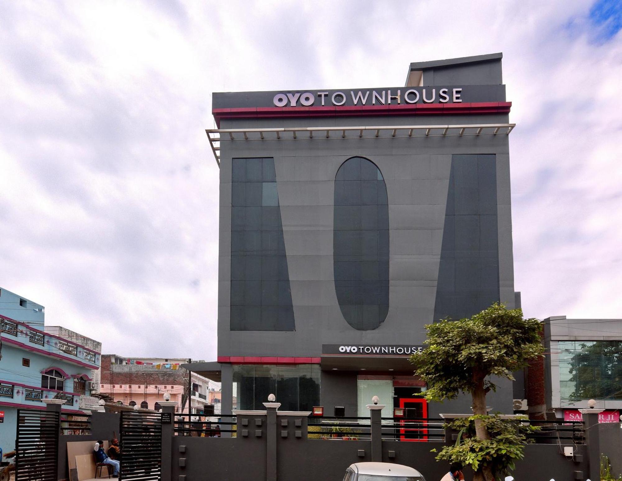 Townhouse Function Inn Near Chaudhary Charan Singh International Airport 러크나우 외부 사진